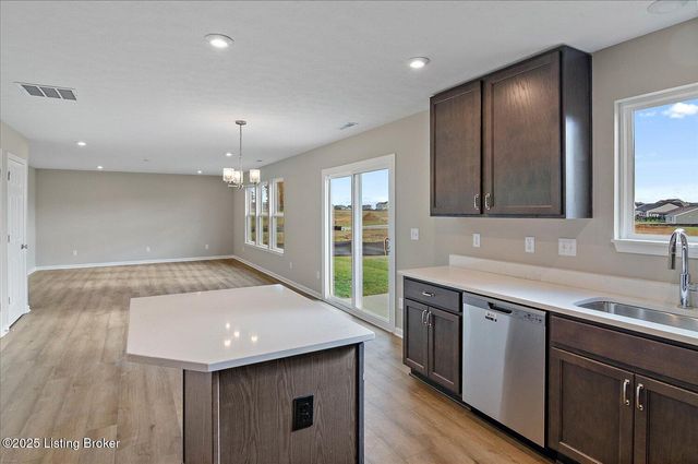 133 Sunflower Blvd, Mt Washington, KY 40047