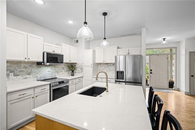 1714 NW 57th Court, Kansas City, MO 64151