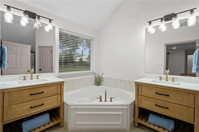 1714 NW 57th Court, Kansas City, MO 64151