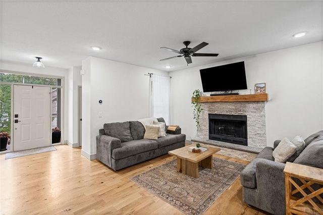 1714 NW 57th Court, Kansas City, MO 64151