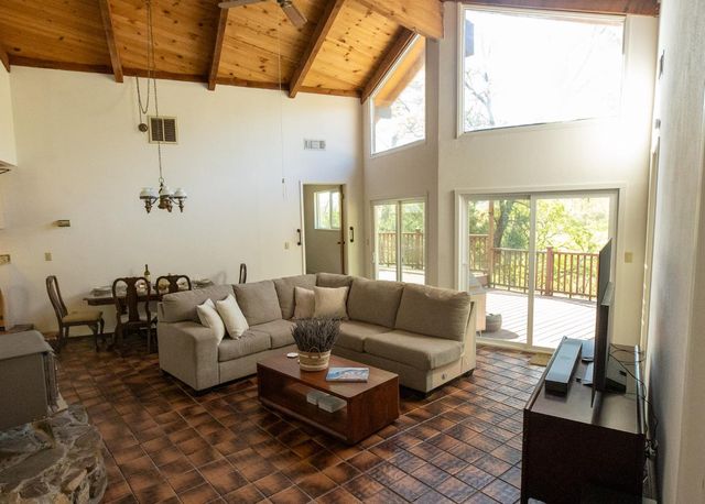 5979 Tapadero St, Angels Camp, CA 95222