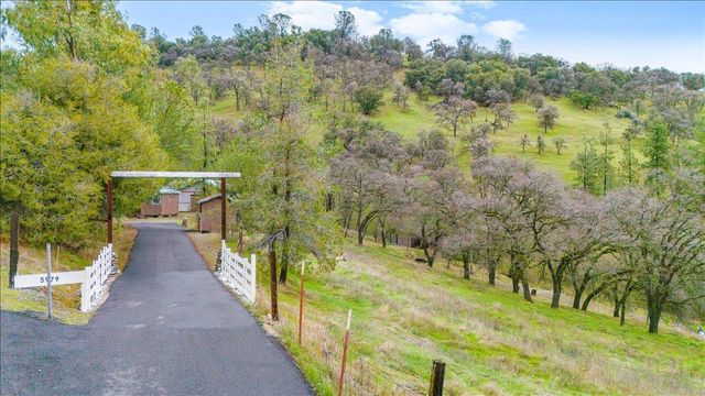 5979 Tapadero St, Angels Camp, CA 95222