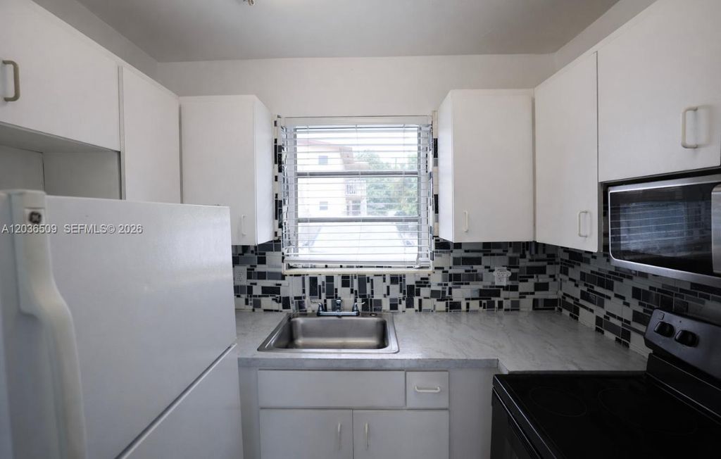 4381 W Flagler St 3, Miami, FL 33134