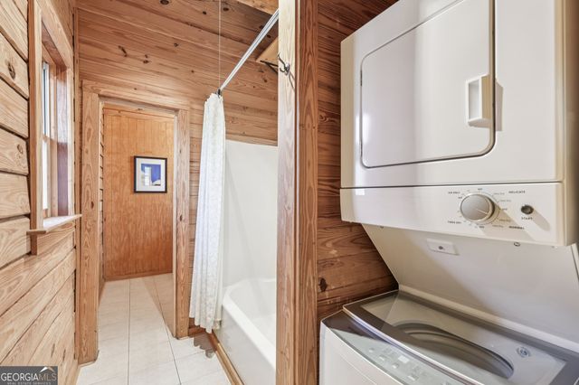 1015 Adams Road, West Point, GA 31833