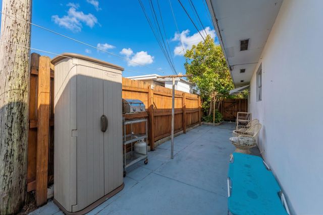 722 Ridge Road, Lantana, FL 33462