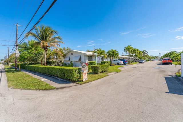 722 Ridge Road, Lantana, FL 33462