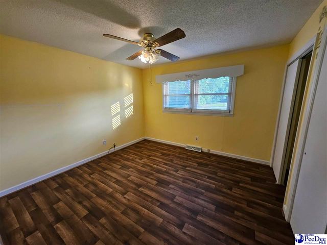 4211 Middendorf Rd, Hartsville, SC 29550