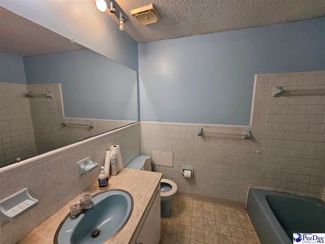 4211 Middendorf Rd, Hartsville, SC 29550