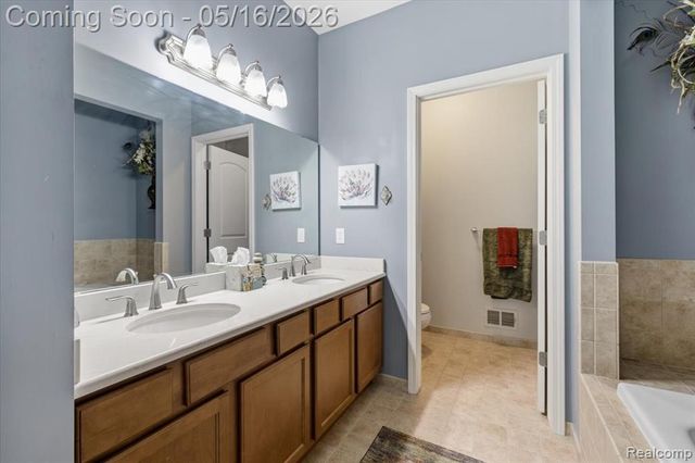 11414 Wolfort Spur, Brighton, MI 48116