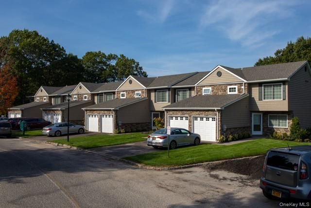 3605 Townhouse Drive 3605, Coram, NY 11727