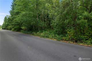 823 Tipsoo Loop S, Rainier, WA 98576