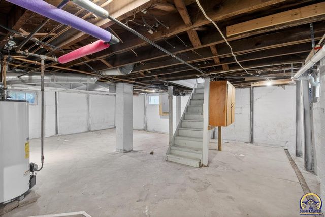 1801 SW Huntoon ST, Topeka, KS 66604