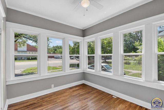 1801 SW Huntoon ST, Topeka, KS 66604