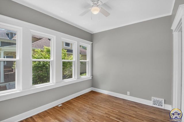 1801 SW Huntoon ST, Topeka, KS 66604