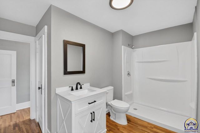 1801 SW Huntoon ST, Topeka, KS 66604