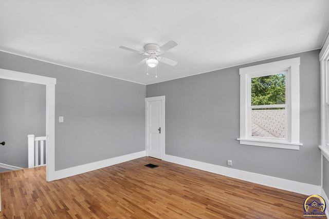 1801 SW Huntoon ST, Topeka, KS 66604