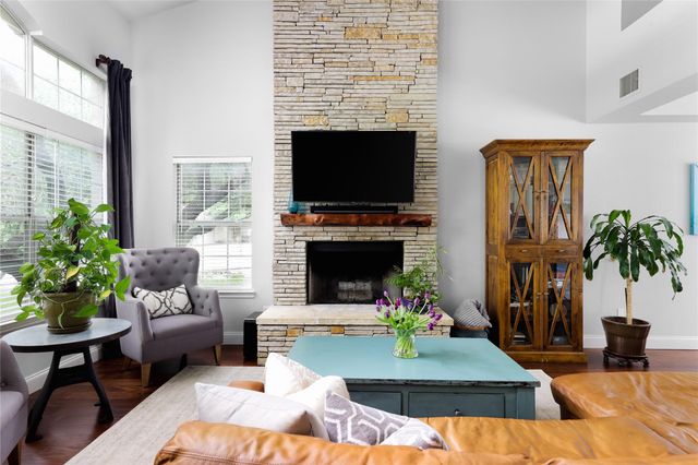 301 Hurst Creek RD, Lakeway, TX 78734