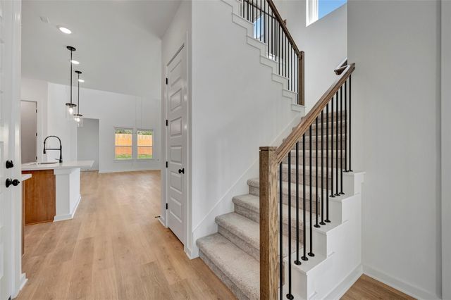 136 Bishop Wood RD, Dripping Springs, TX 78620