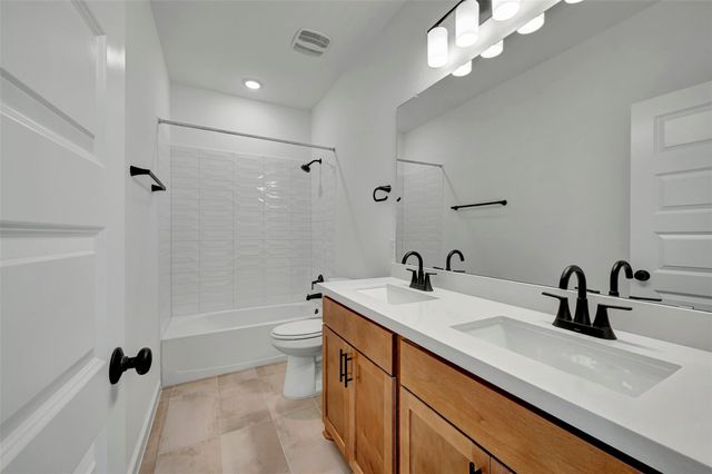 136 Bishop Wood RD, Dripping Springs, TX 78620