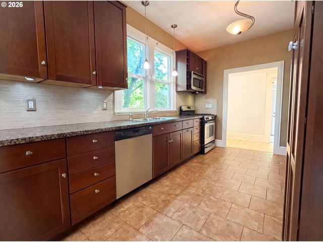 3214 Se 9TH Ave, Portland, OR 97202