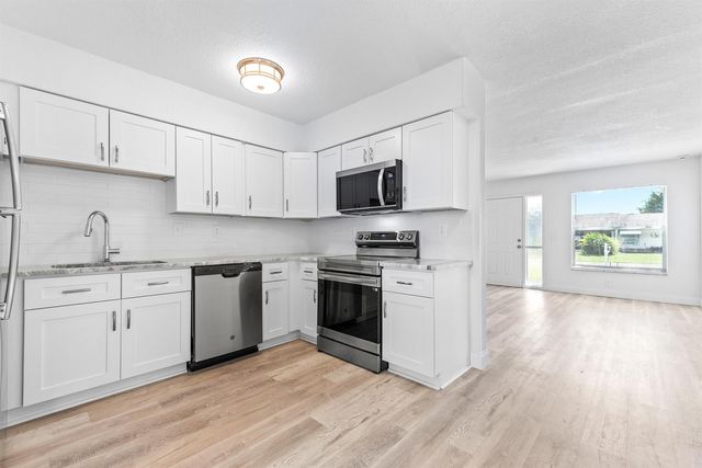 308 Stillwater Drive, Jupiter, FL 33458