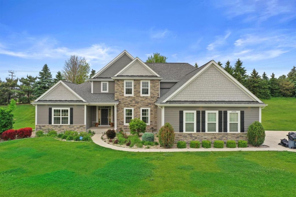 19750 Heron PASS, Brookfield, WI 53045