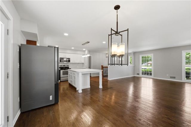 6301 E 109th Terrace, Kansas City, MO 64134