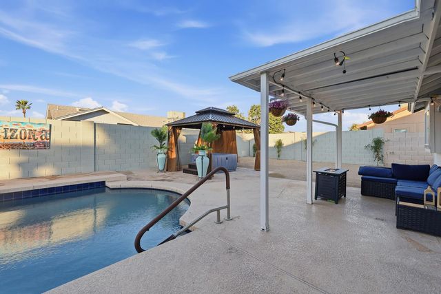 7926 W Dahlia Drive, Peoria, AZ 85381