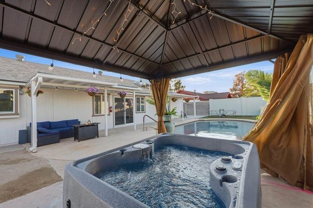 7926 W Dahlia Drive, Peoria, AZ 85381