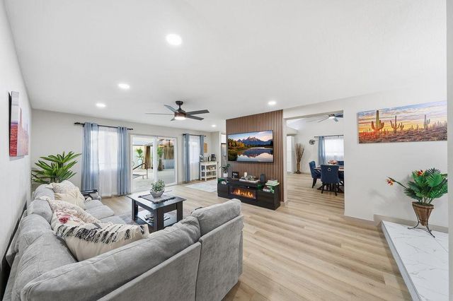 7926 W Dahlia Drive, Peoria, AZ 85381