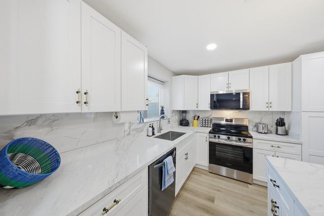 7926 W Dahlia Drive, Peoria, AZ 85381