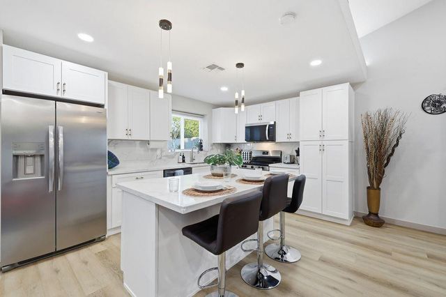 7926 W Dahlia Drive, Peoria, AZ 85381