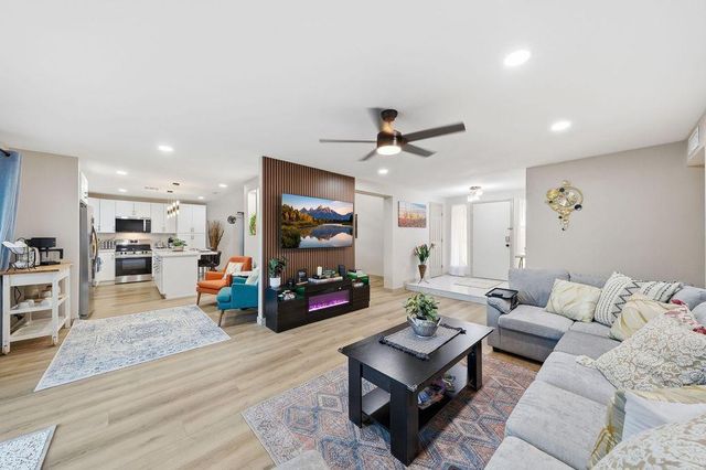 7926 W Dahlia Drive, Peoria, AZ 85381