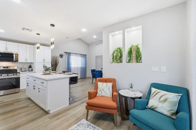 7926 W Dahlia Drive, Peoria, AZ 85381
