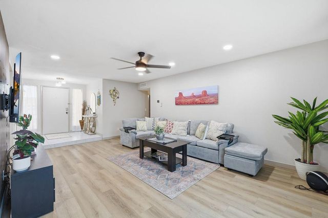 7926 W Dahlia Drive, Peoria, AZ 85381