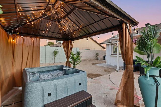 7926 W Dahlia Drive, Peoria, AZ 85381