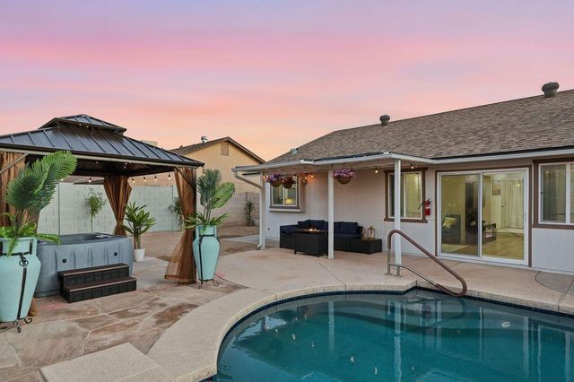 7926 W Dahlia Drive, Peoria, AZ 85381