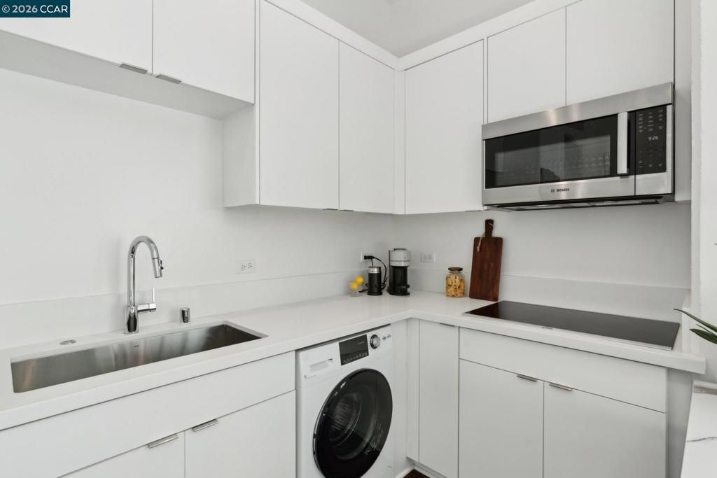 Image 20 of property listing at 210 Lafayette Circle 101, Lafayette, CA 94549