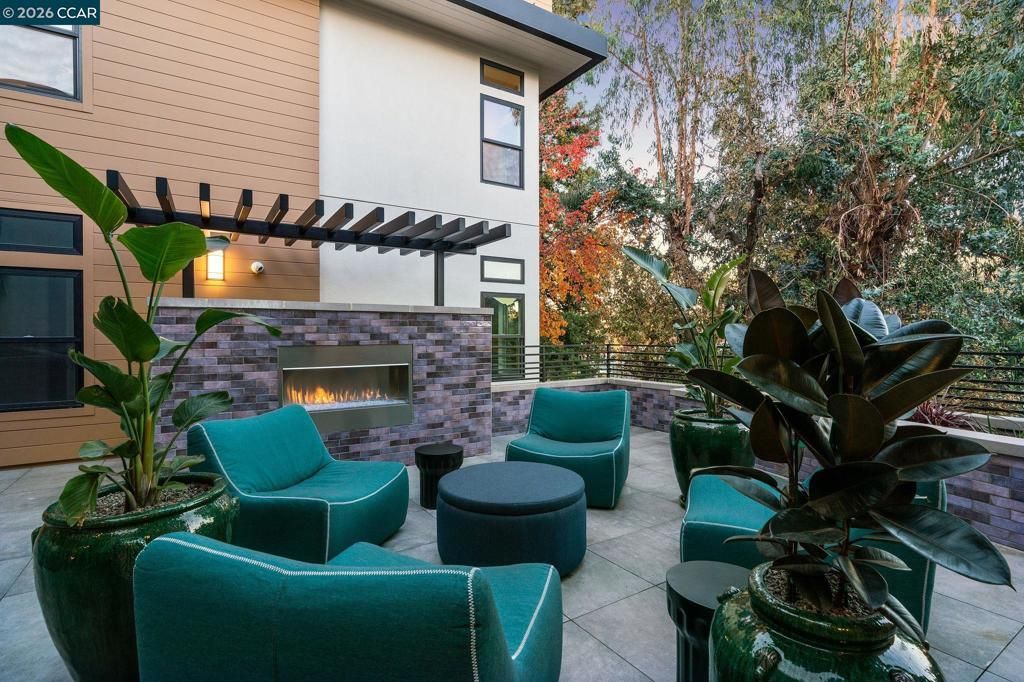 Image 38 of property listing at 210 Lafayette Circle 101, Lafayette, CA 94549