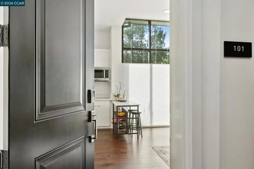 Image 8 of property listing at 210 Lafayette Circle 101, Lafayette, CA 94549