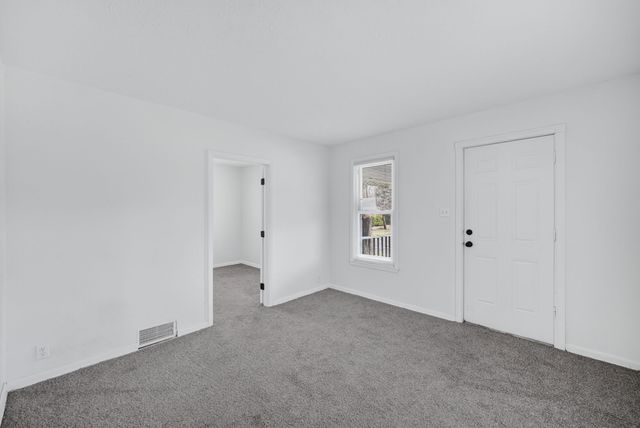 4004 2nd Avenue, Des Moines, IA 50313