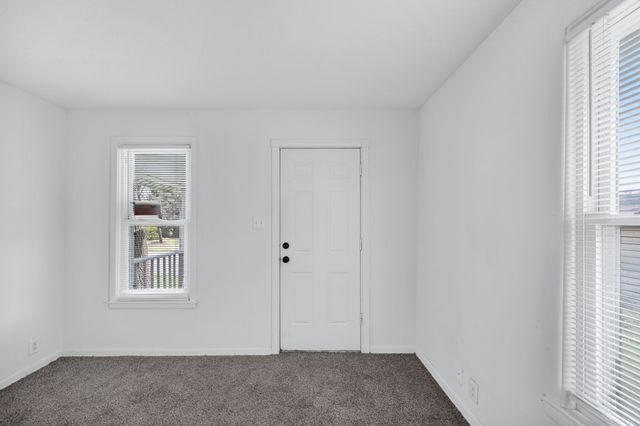 4004 2nd Avenue, Des Moines, IA 50313