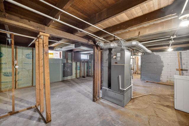 4004 2nd Avenue, Des Moines, IA 50313