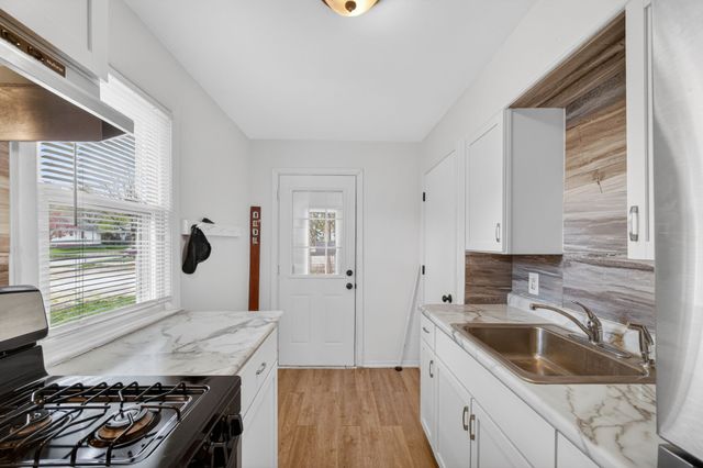 4004 2nd Avenue, Des Moines, IA 50313