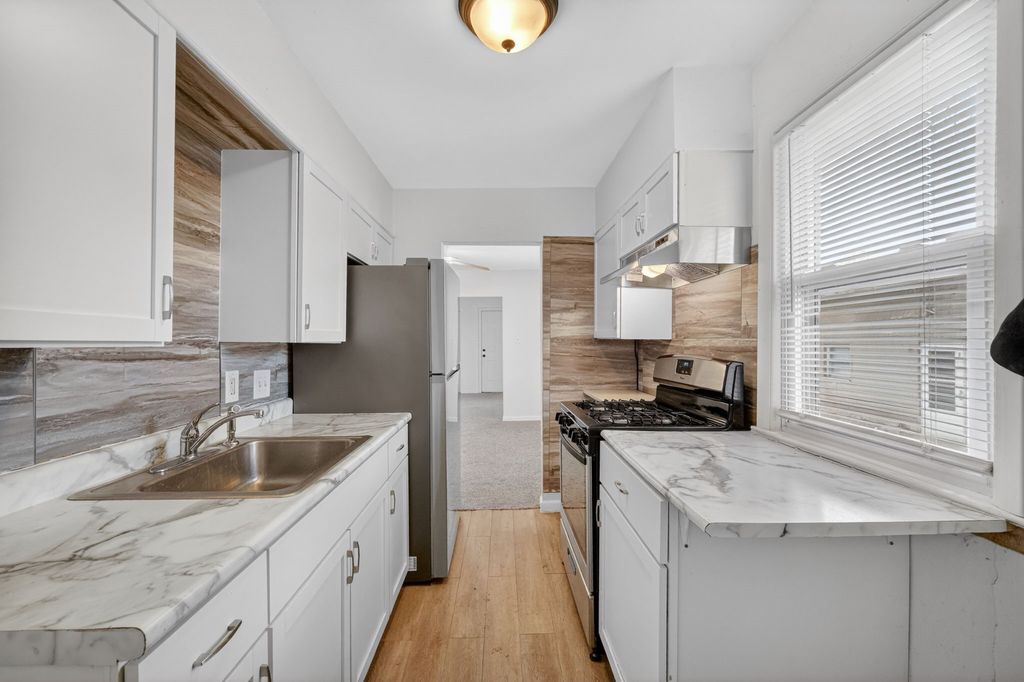4004 2nd Avenue, Des Moines, IA 50313