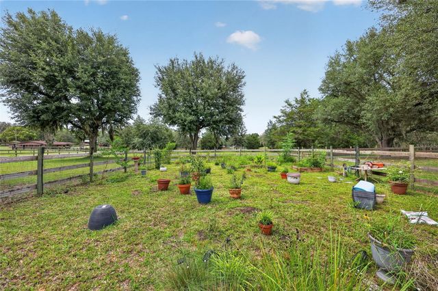 11281 N CIRCLE M AVENUE, Dunnellon, FL 34433