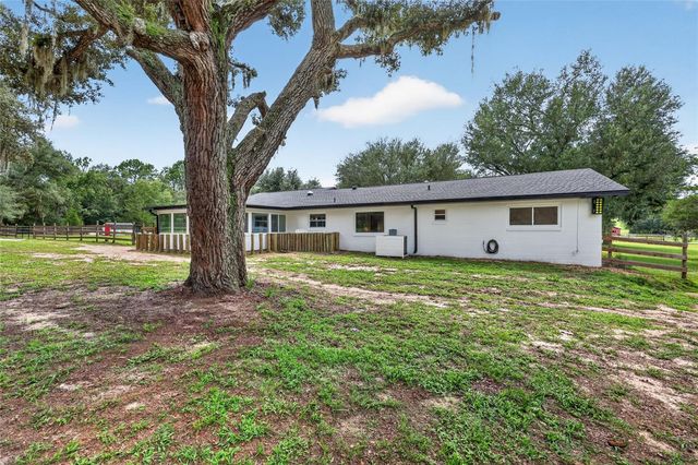 11281 N CIRCLE M AVENUE, Dunnellon, FL 34433