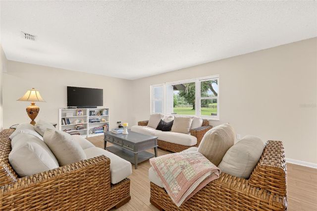 11281 N CIRCLE M AVENUE, Dunnellon, FL 34433