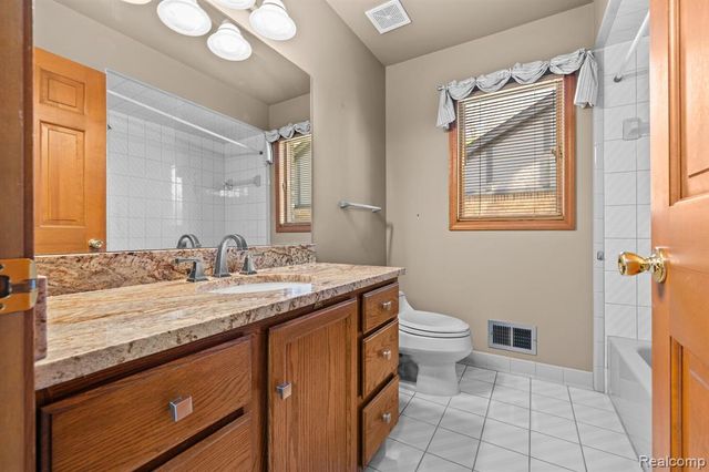 37781 Pickford Drive, Livonia, MI 48152