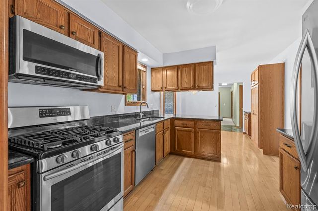 37781 Pickford Drive, Livonia, MI 48152